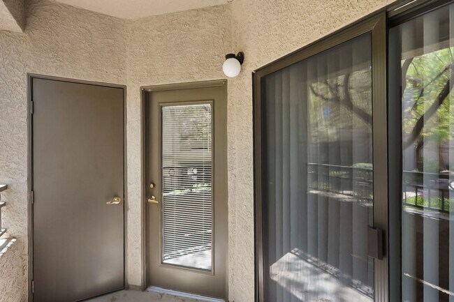 Building Photo - Great 2 Bed, 2 Bath First Story Condo In Northwest Vegas
