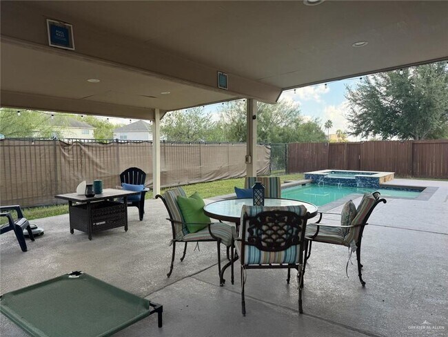 Building Photo - 40 San Angelo St