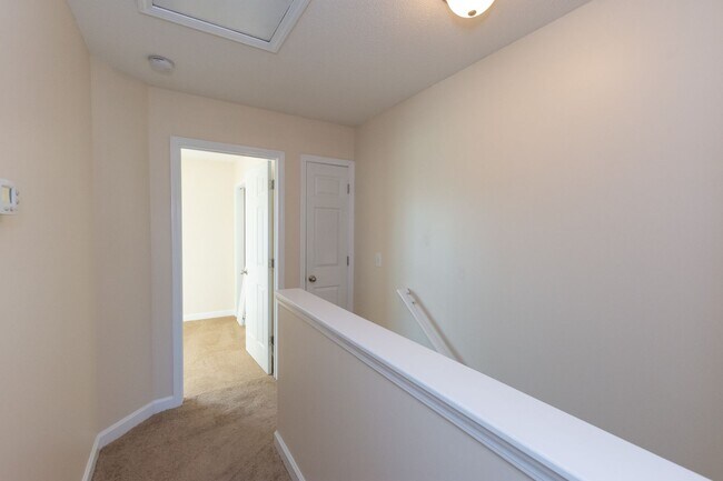 Building Photo - Looking for a townhome in Hubert?