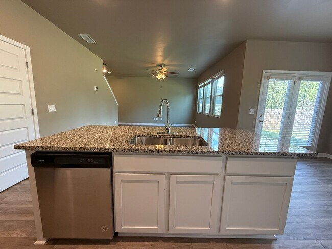 Building Photo - 4 Bed/2.5 Bath Home near Ft. Gordon