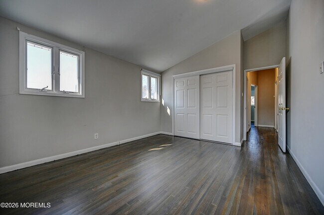 Building Photo - 17 Thomas Rd