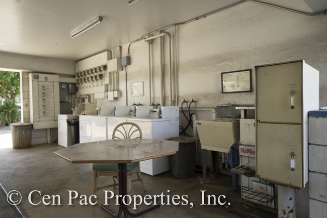 Primary Photo - 1715 Anapuni St