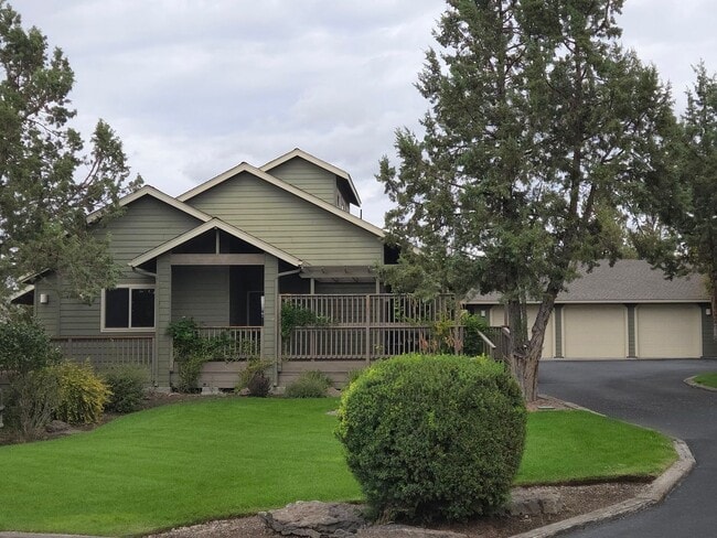 Building Photo - Stunning Views, Executive Home in Equestrian Meadows Redmond