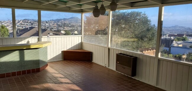 Building Photo - Beautifully Renovated Vintage  2 bedroom 2 bath single-family Home, with Bonus rooms  and Great V...
