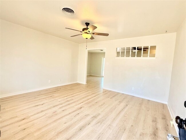 Building Photo - 5330 Wellington Dr