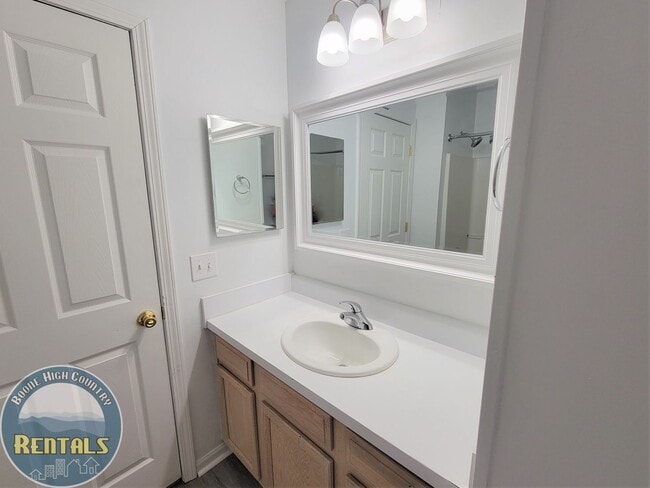 Building Photo - 186 Grandfather Farms Rd