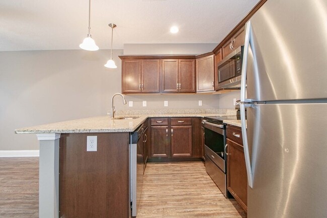Building Photo - 325 Landrum Pl