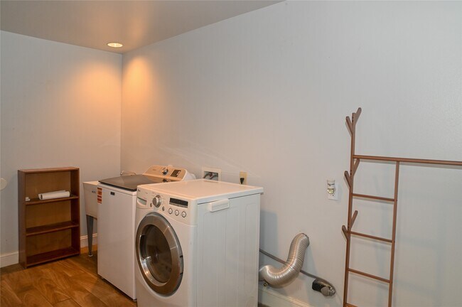 Building Photo - 5254 N Braeswood Blvd