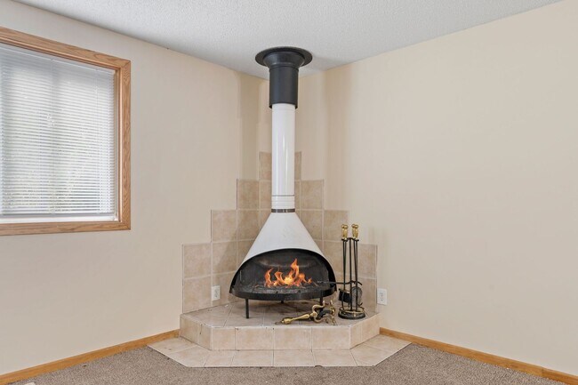 Building Photo - Modern 2-Bedroom Apartment in Hale with Fireplace, Soaking Tub & Premium Amenities
