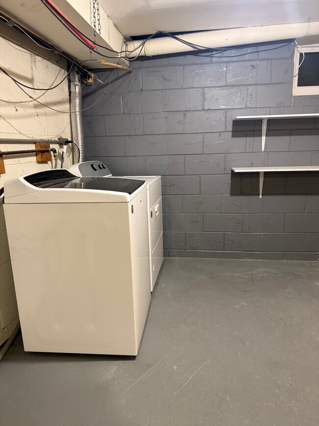 Building Photo - 478B Laurel Brook Dr