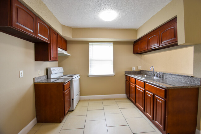 Building Photo - 1732 Carrollwood Dr