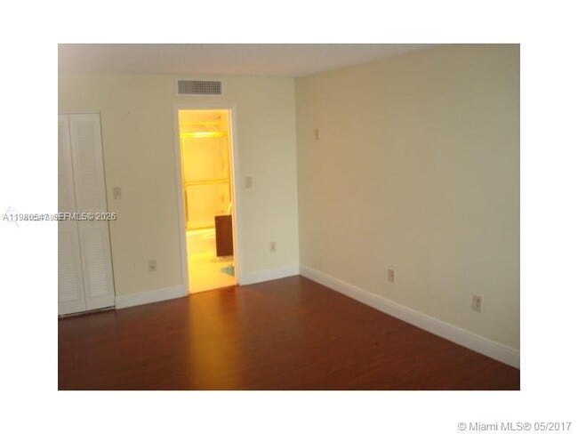 Building Photo - 14211 N Kendall Dr