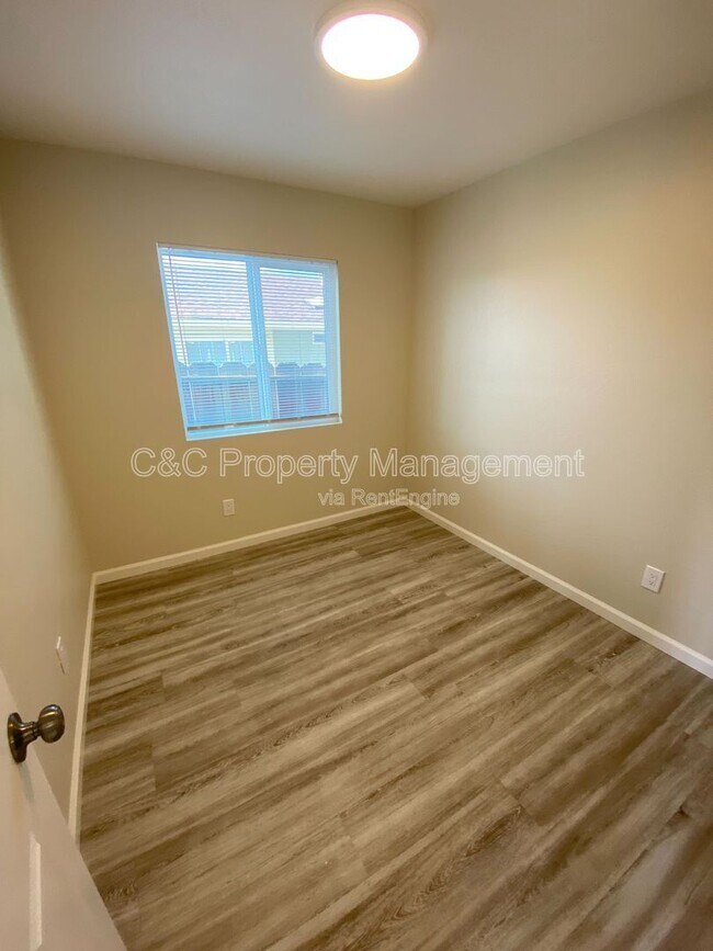 Building Photo - 1343 Mingo Ave