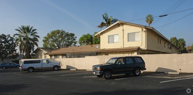 Building Photo - 570 Hollenbeck Apts
