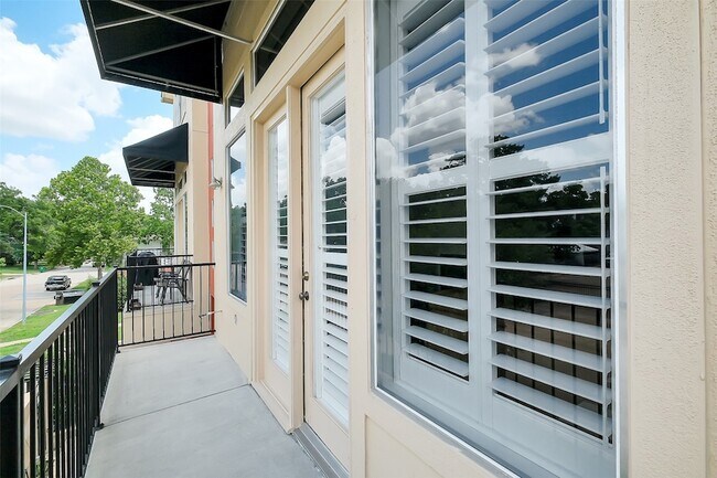 Building Photo - 2437 South Blvd