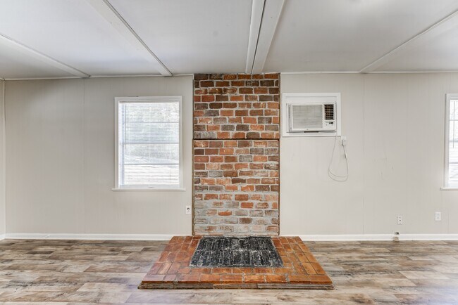 Primary Photo - 711 Cherokee Dr