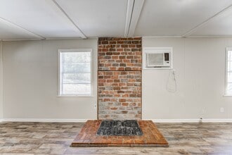 Building Photo - 711 Cherokee Dr