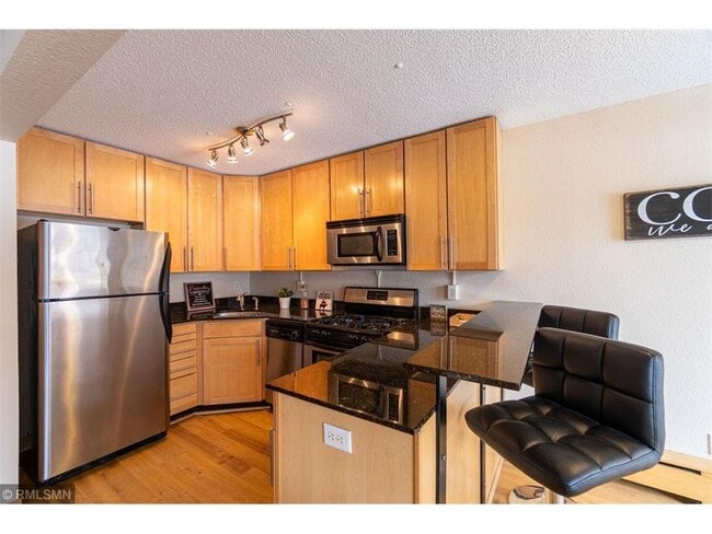 Building Photo - 2532 1st Ave S