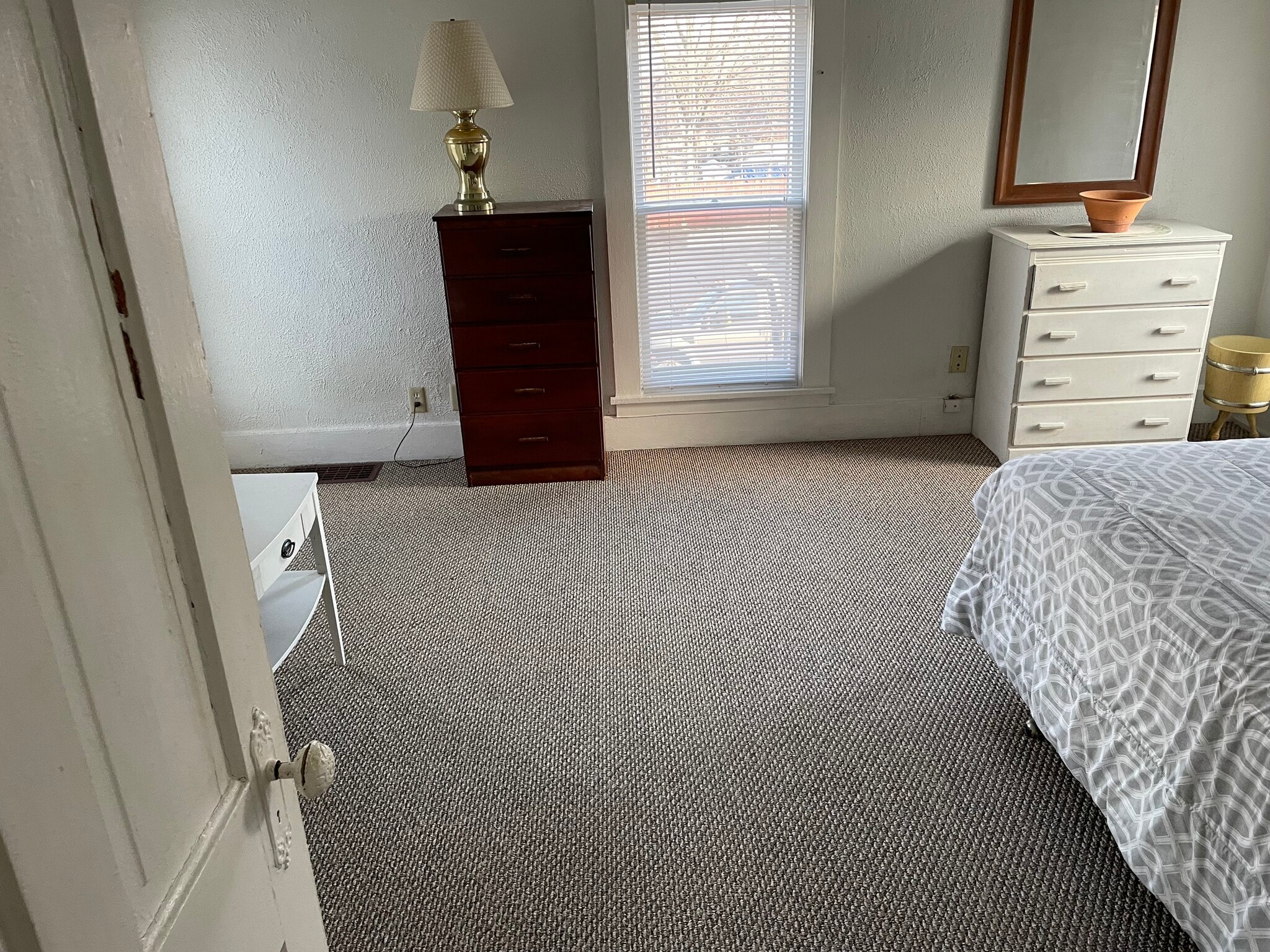 Building Photo - 4128 River Dr