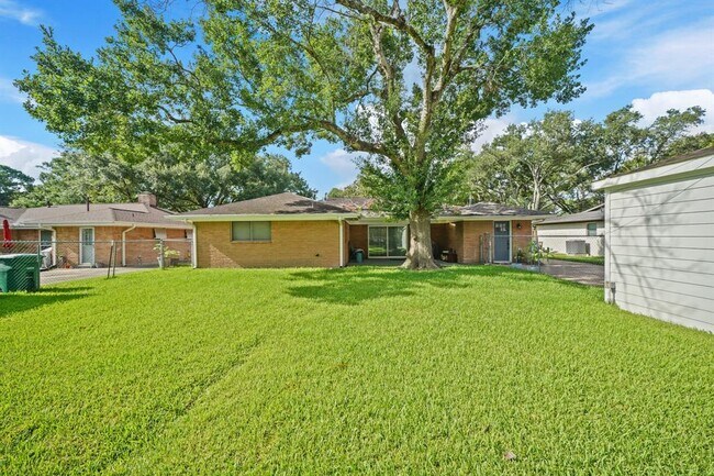 Building Photo - 5810 Wigton Dr