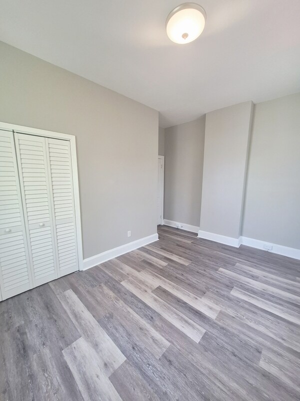 Building Photo - 709 1/2 West Clay Street - B