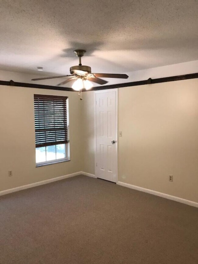 Building Photo - Charming 3/2 Home in Citrus Springs – Fenc...