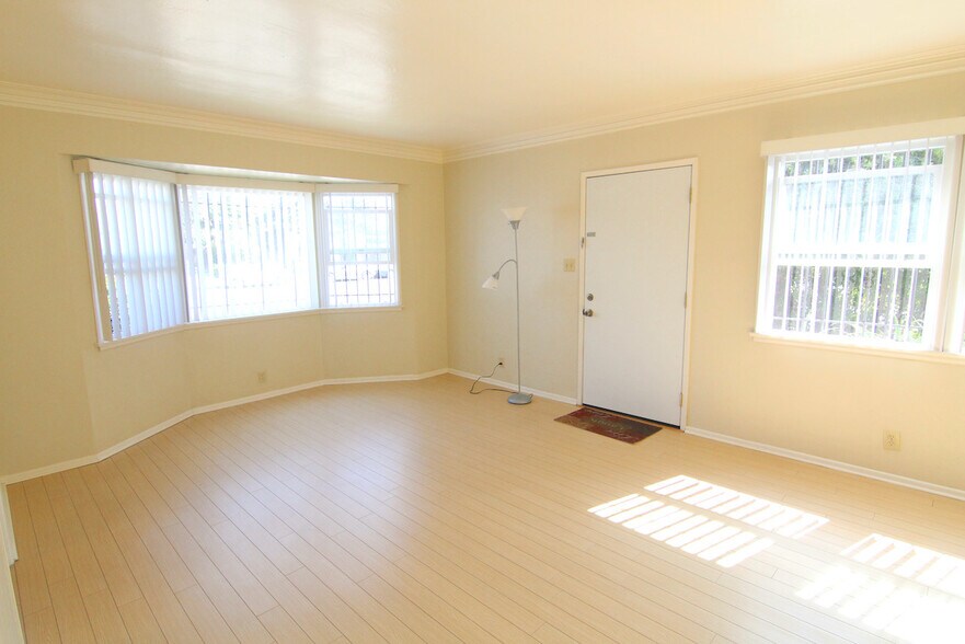 Building Photo - 1316 Centinela Ave