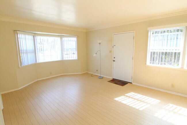 Building Photo - 1316 Centinela Ave