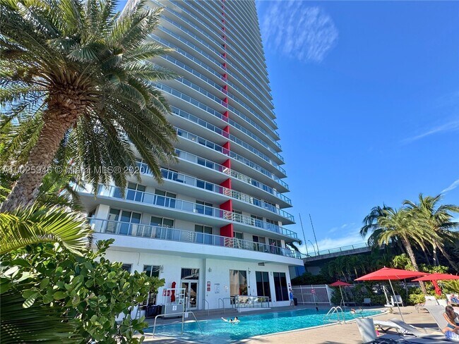Building Photo - 2602 E Hallandale Beach Blvd