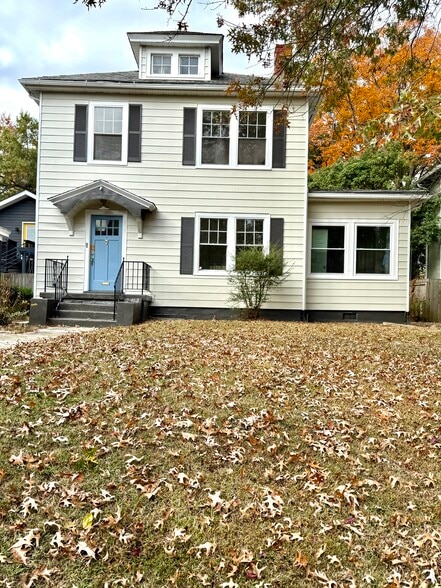 Newly painted exterior - 2312 Hawthorne Ave