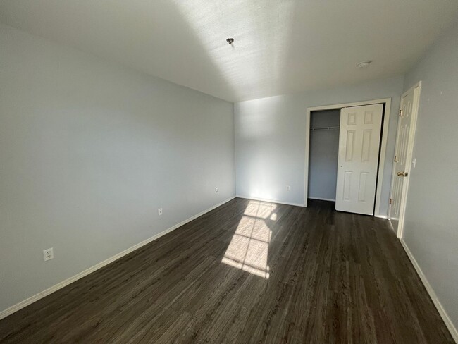 Building Photo - What a view!  1 Bedroom 1 Bath  Walk-in at...