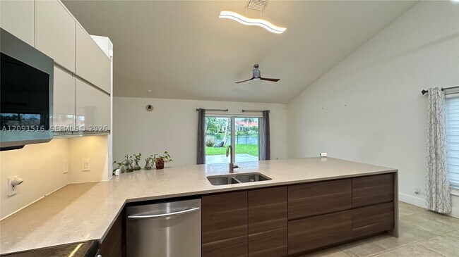 Building Photo - 1035 NW 164th Ave