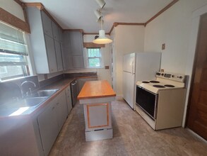 Building Photo - 1907 N Oakley St