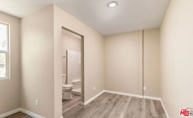Building Photo - 9219 Langdon Ave