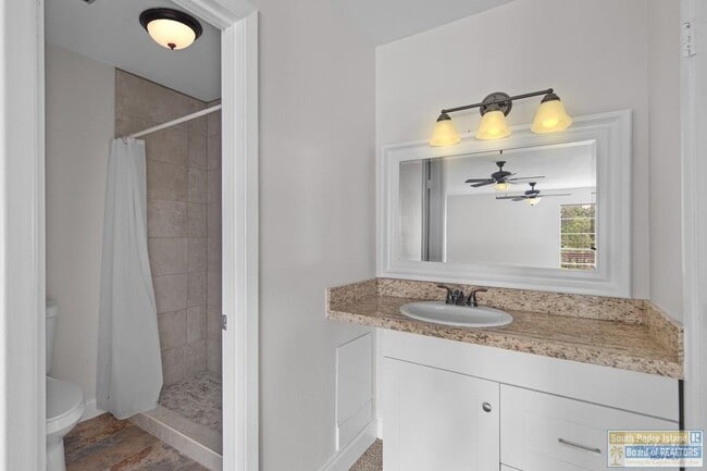 Building Photo - 805 Continental Dr