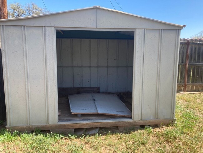 Building Photo - 224 N Oxford Dr