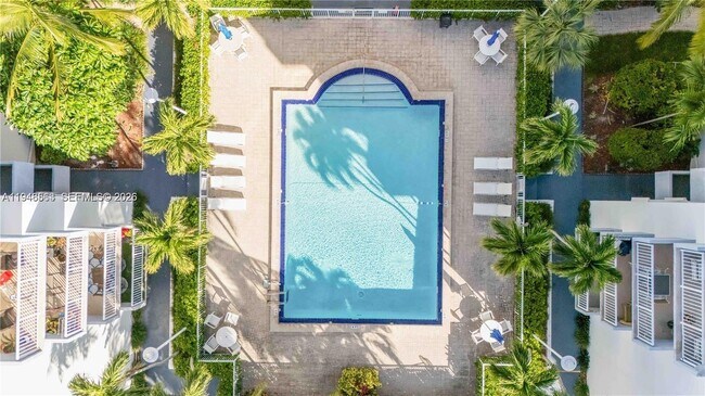 Building Photo - 1801 S Treasure Dr