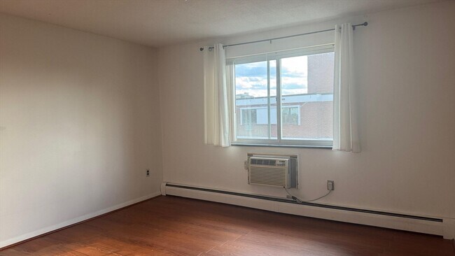 Building Photo - 287 Harvard St