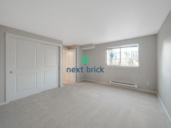 Building Photo - Beds and 1 Bath Kirkland Condo is Available for Rent!