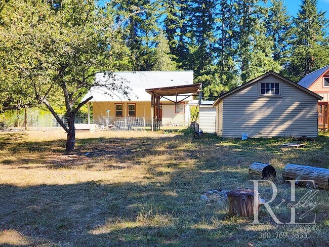 Building Photo - Charming Farmhouse in Town — Hobby Ready &...
