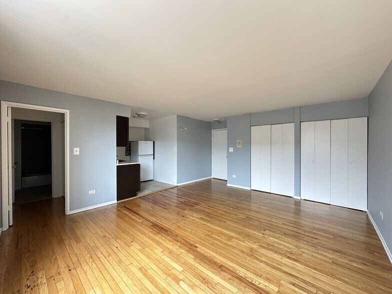 Building Photo - 1515 W Morse Ave