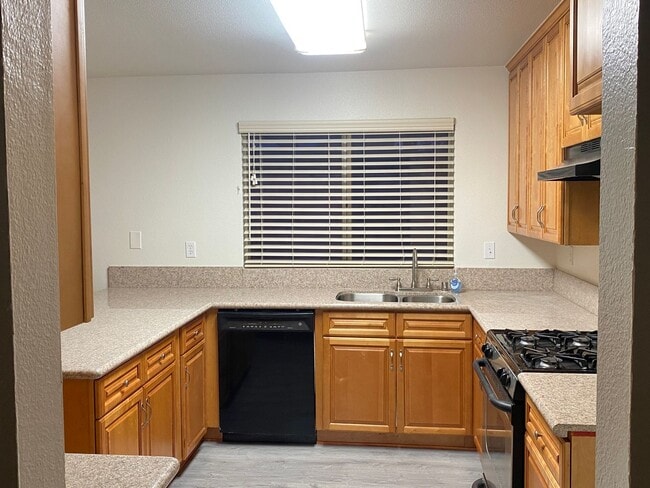 Building Photo - Single Story Upgraded Home in Fontana