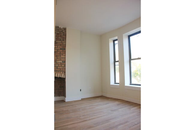 Building Photo - 30 Claver Pl