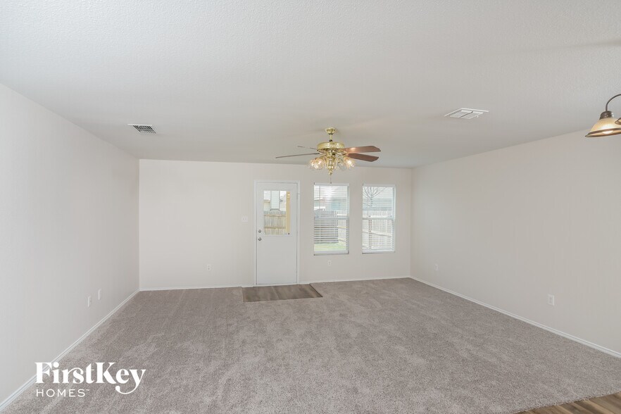 Building Photo - 8503 Silver Willow