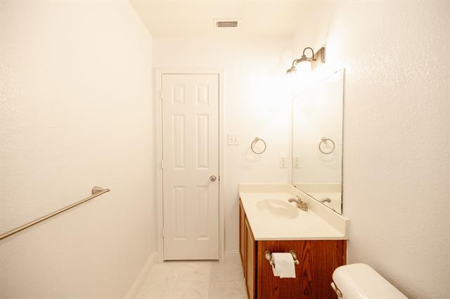 Building Photo - 1857 Shasta View Dr