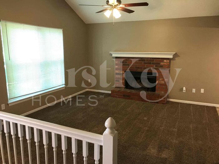 Building Photo - 539 NE Summit Dr