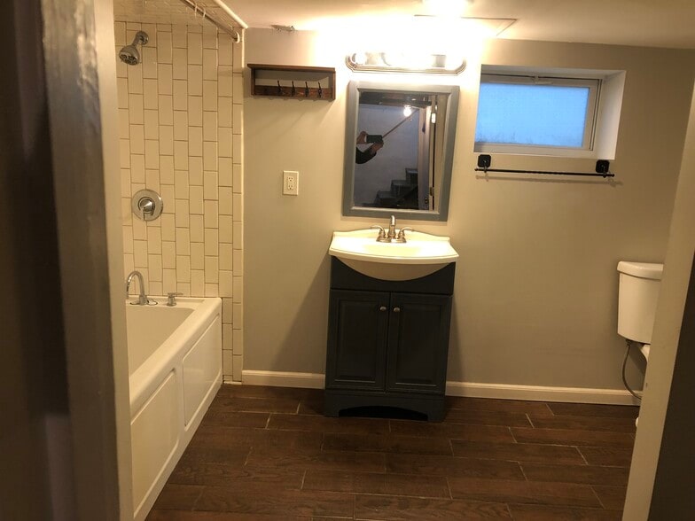 Building Photo - 211 N 47th St
