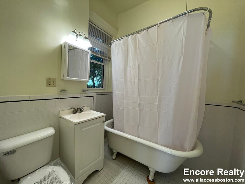 Building Photo - 108 Peterborough St