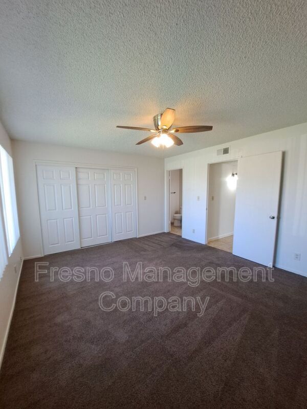 Building Photo - 543 W Alamos Ave