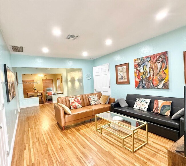 Building Photo - 1509 N 17th Ave